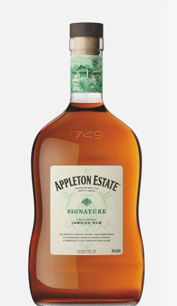 Appleton Estate Signature Jamaica Rum bottle with rich amber color, crafted in the heart of Jamaica.